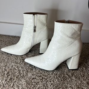 White snakeskin leather boots size 7